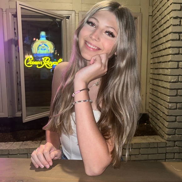 Meet your Posher, Caitlyn - Picture 1 of 1